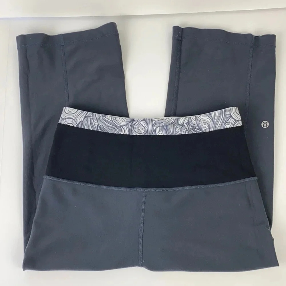 Lululemon grey Reversible Groove cropped pattern wide leg yoga pants extra small